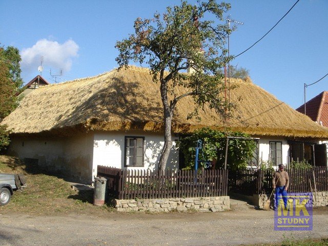 Rekonstrukce studny u doškové chalupy v Petrovicích