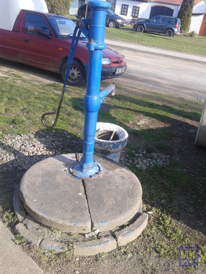 Studna v Lesonicích před zahájením prací