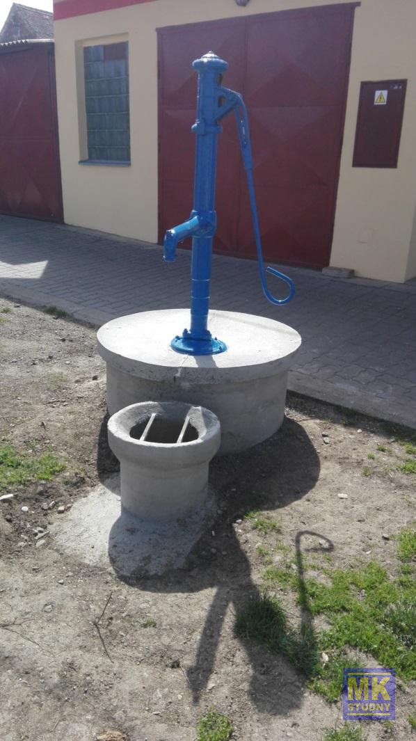 Dokončená studna s novou skruží