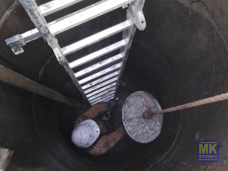 Studna u hasičské zbrojnice – Lesonice